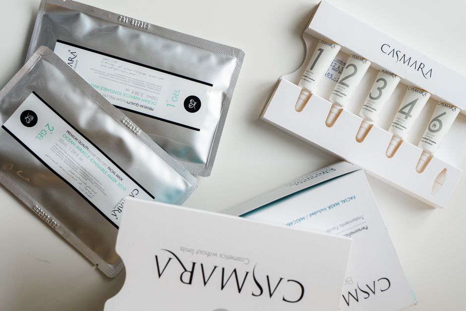 Discover Casmara skincare products elegantly displayed in a flatlay. Perfect for beauty enthusiasts.